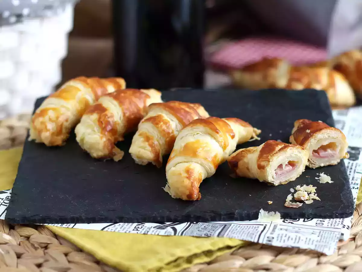 Rogaliki francuskie z sosem beszamelowym, szynką i serem - zdjęcie 5
