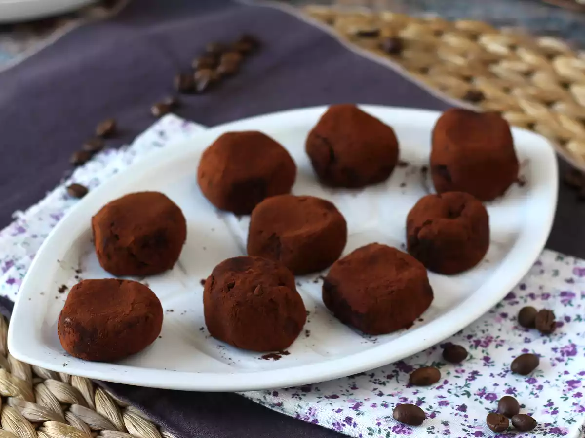 Rogaliki w stylu tiramisu, idealny włoski deser w mini porcjach do kawy! - zdjęcie 3