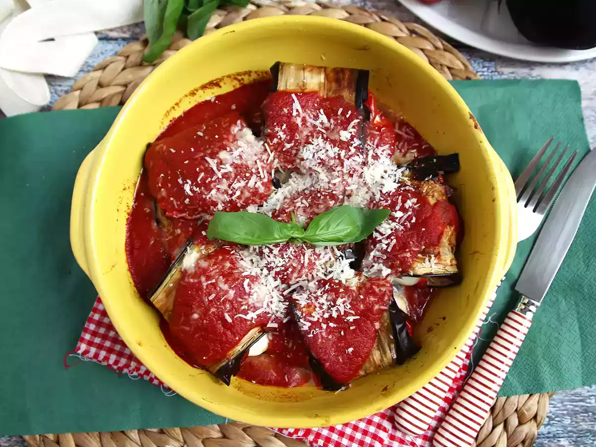 Roladki z bakłażana w sosie pomidorowym z parmezanem - zdjęcie 3