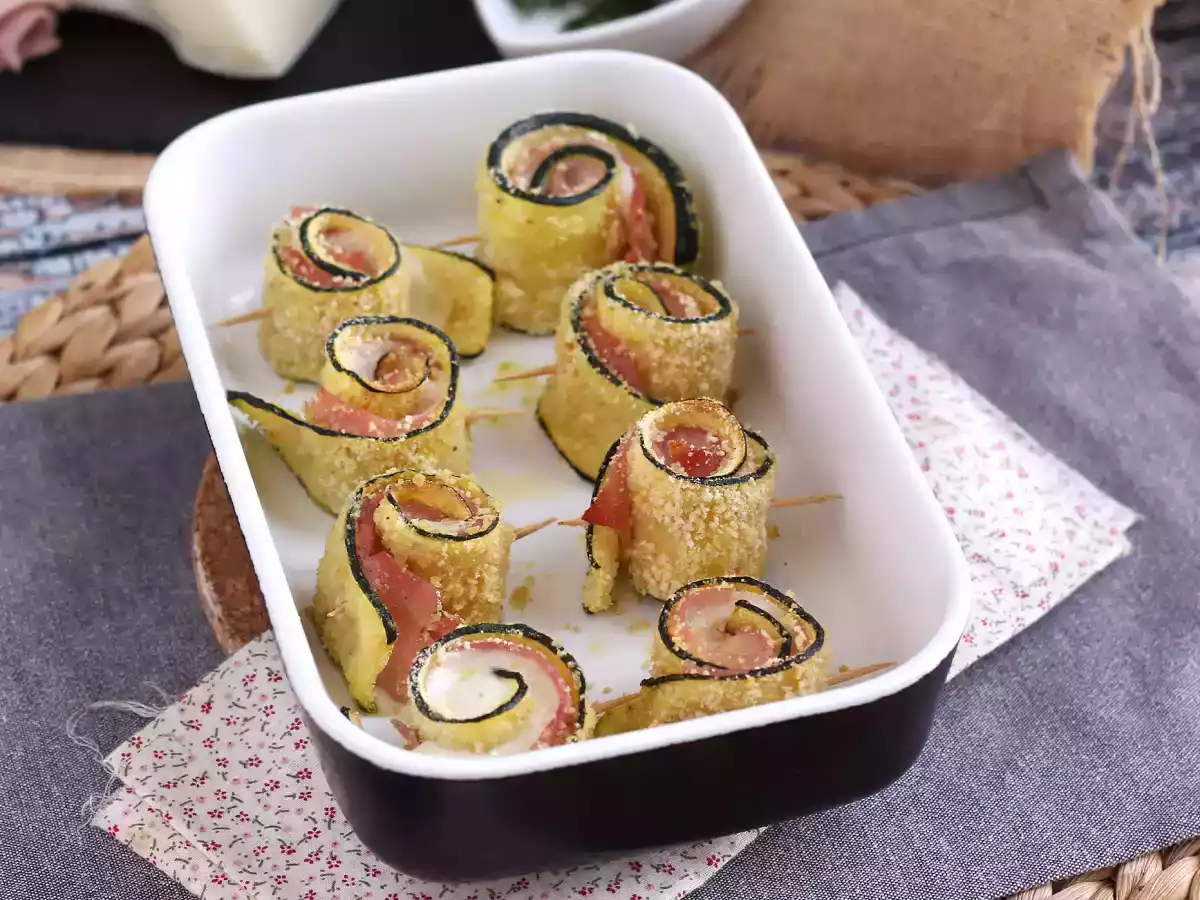 Roladki z cukinii zapiekane z szynką i serem scamorza - zdjęcie 3