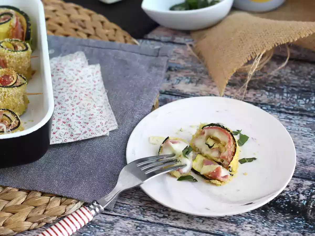 Roladki z cukinii zapiekane z szynką i serem scamorza - zdjęcie 4