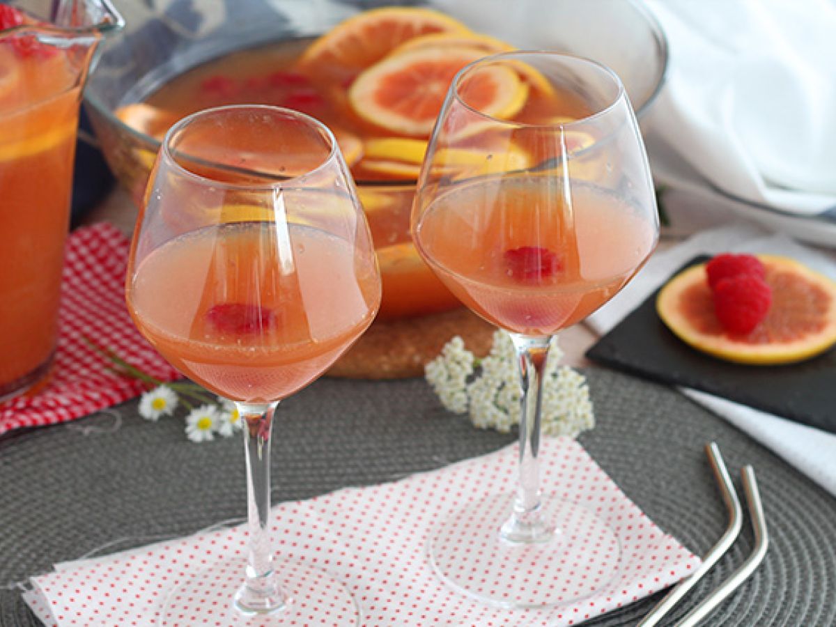 Różowa sangria z różowym winem