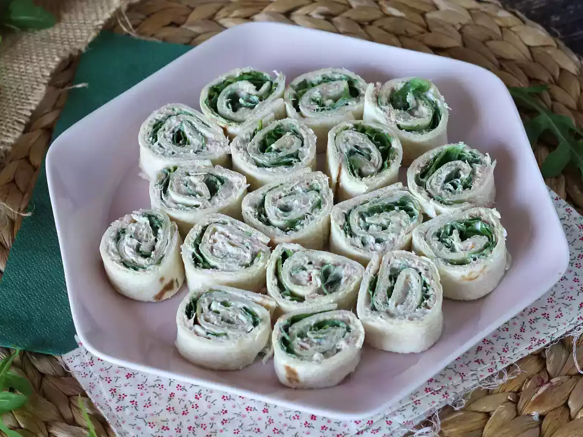 Ruloniki aperitif z tortillą, tuńczykiem i serem śmietankowym - zdjęcie 2