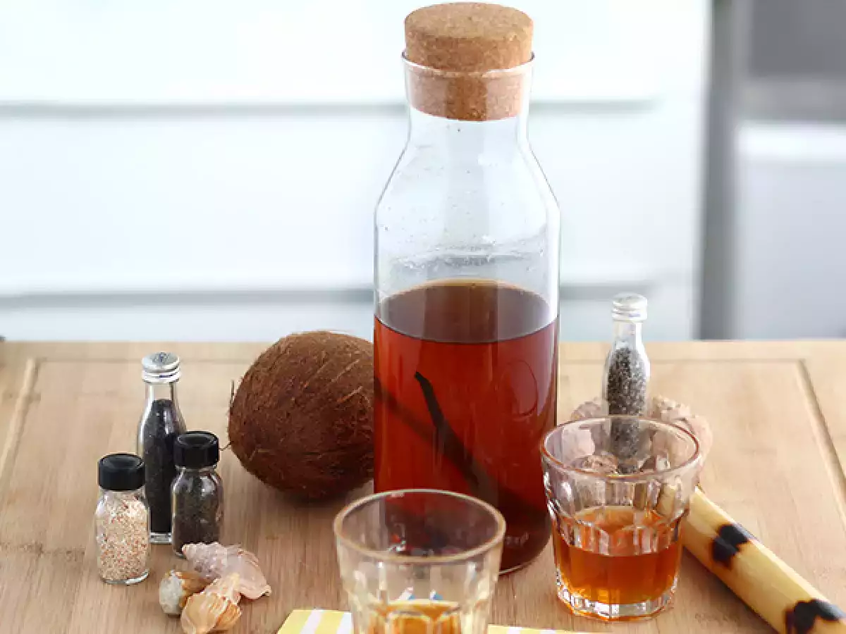 Rum z wanilią i cynamonem (rhum arrangé)