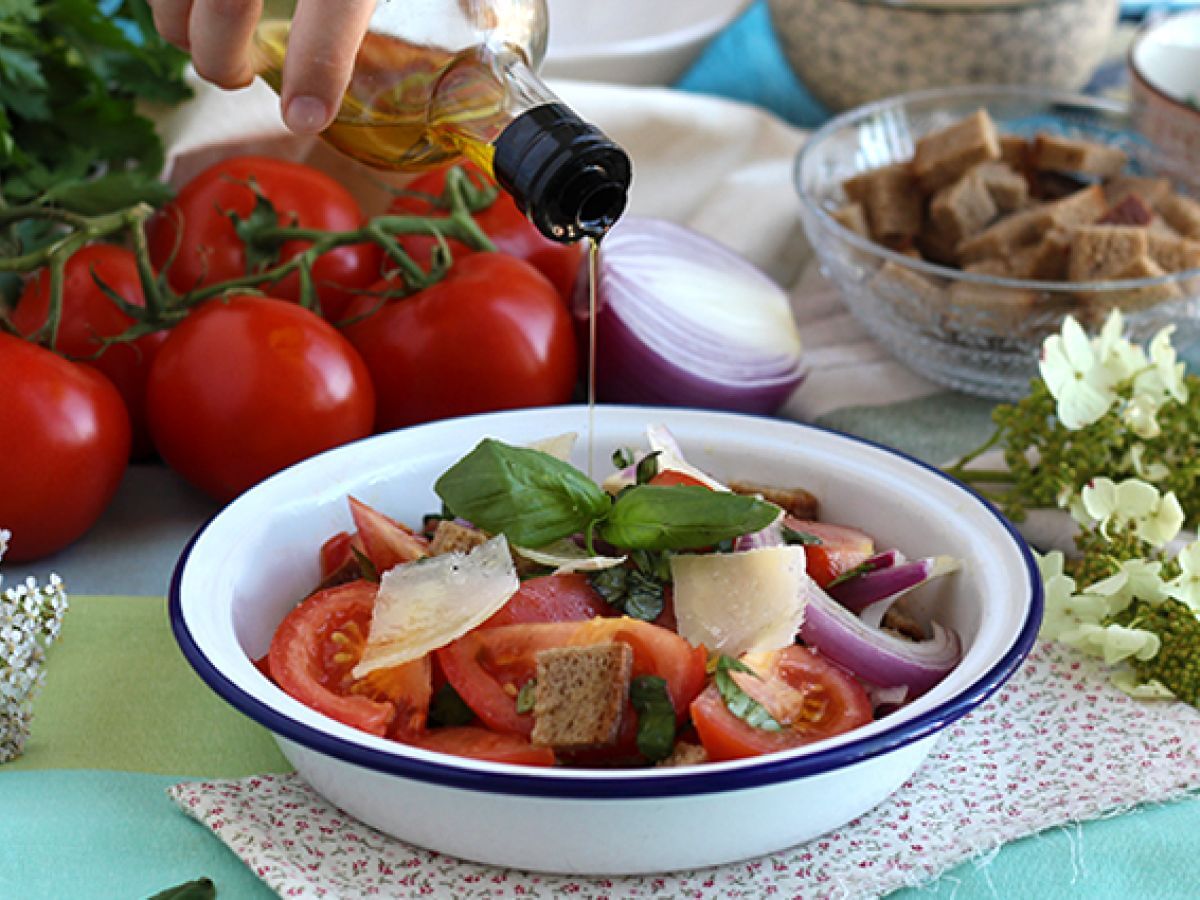 Sałatka panzanella - zdjęcie 2