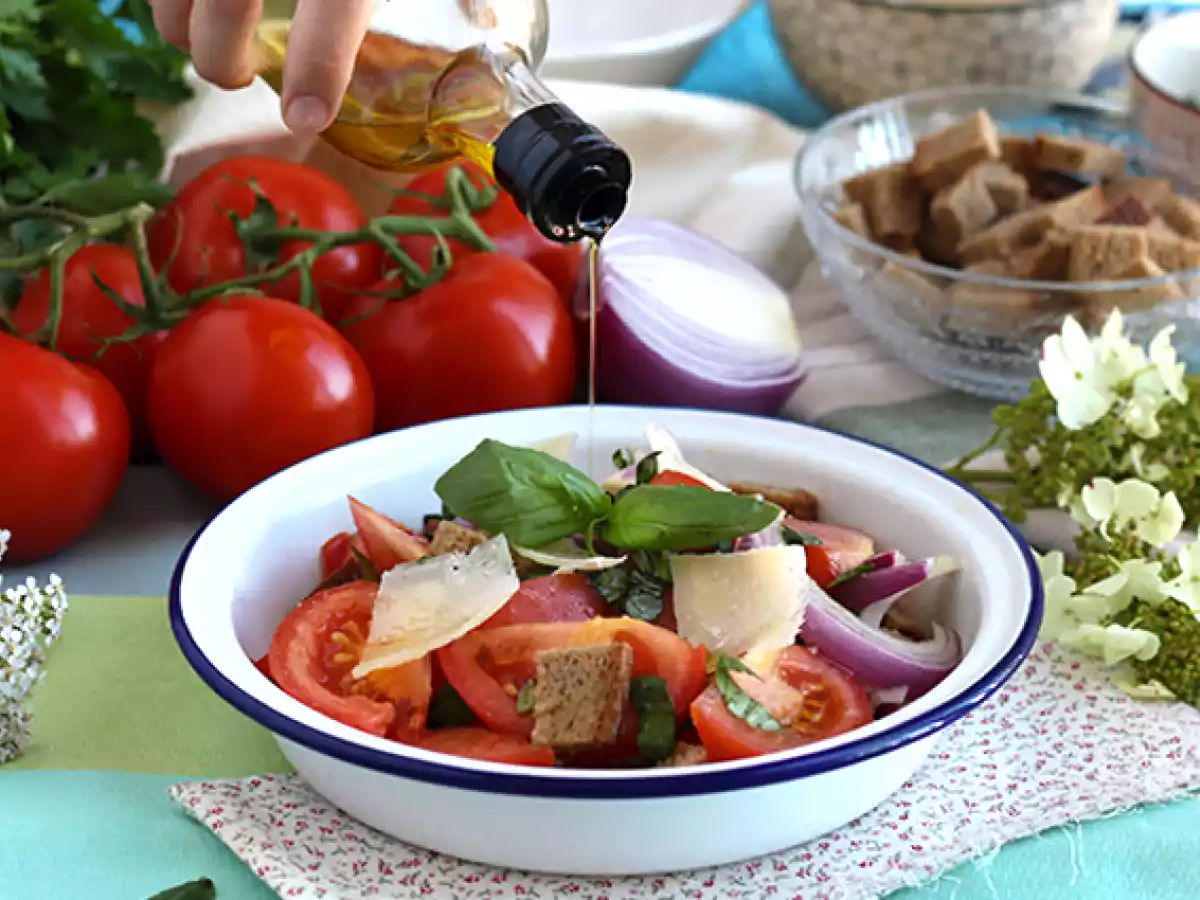 Sałatka panzanella - zdjęcie 2