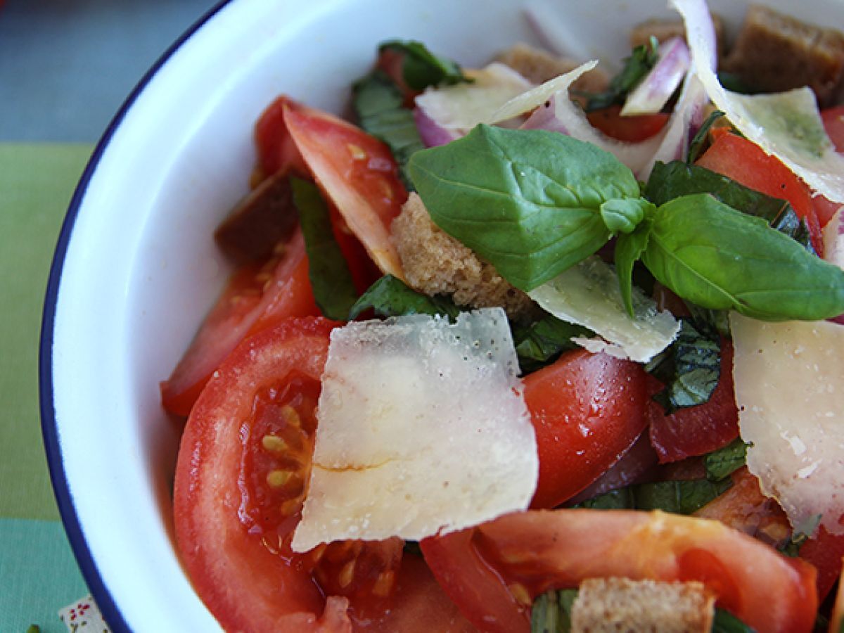 Sałatka panzanella - zdjęcie 3