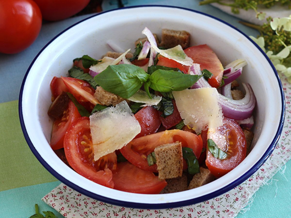 Sałatka panzanella - zdjęcie 5