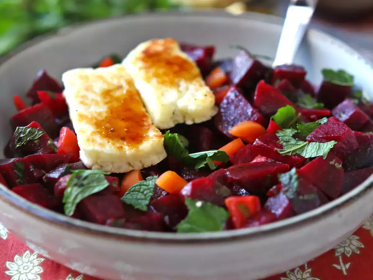 Sałatka z buraków z grillowanym halloumi - zdjęcie 6
