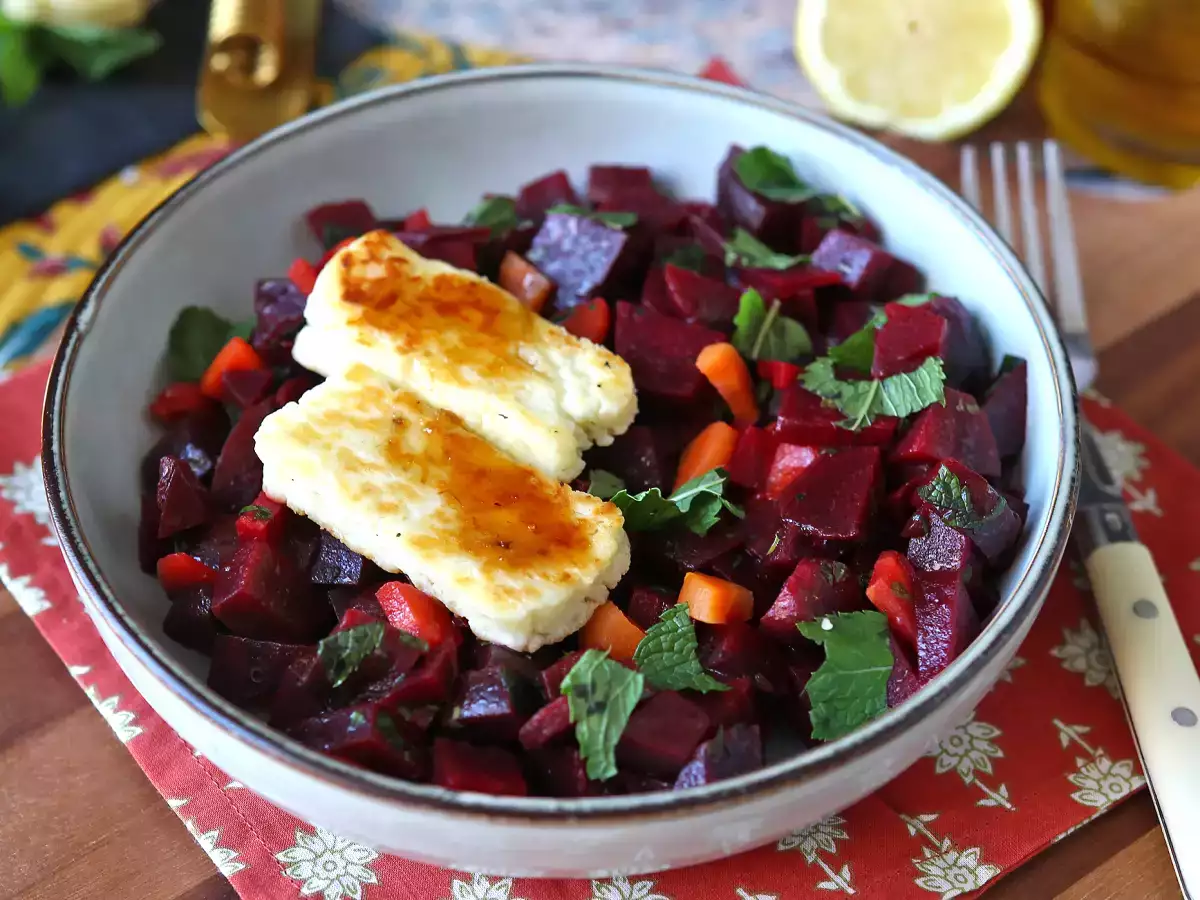 Sałatka z buraków z grillowanym halloumi - zdjęcie 7