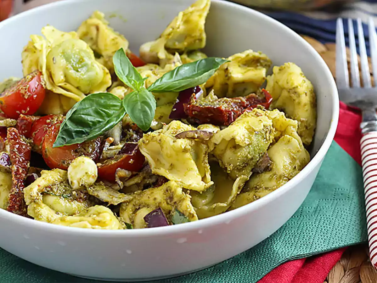 Sałatka z tortellini i pesto - zdjęcie 2