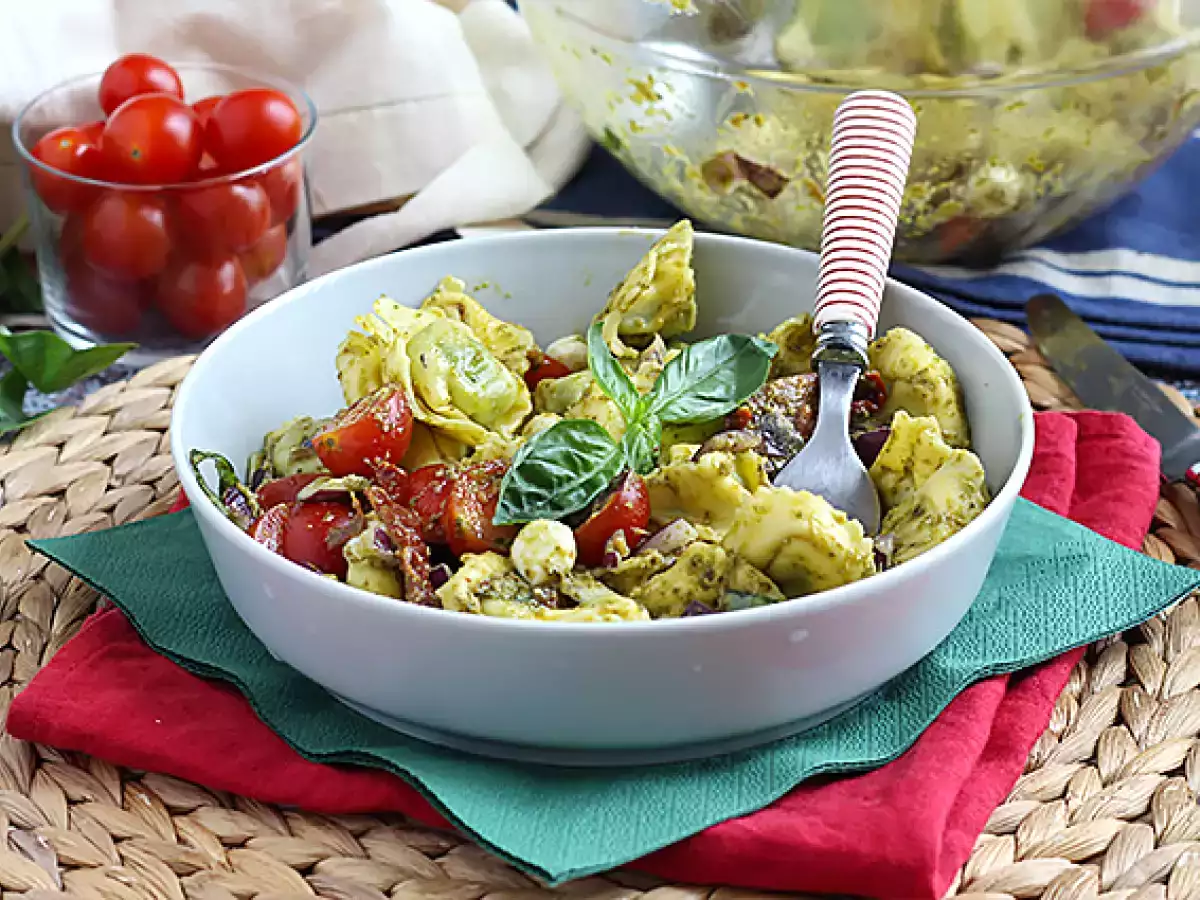 Sałatka z tortellini i pesto - zdjęcie 3