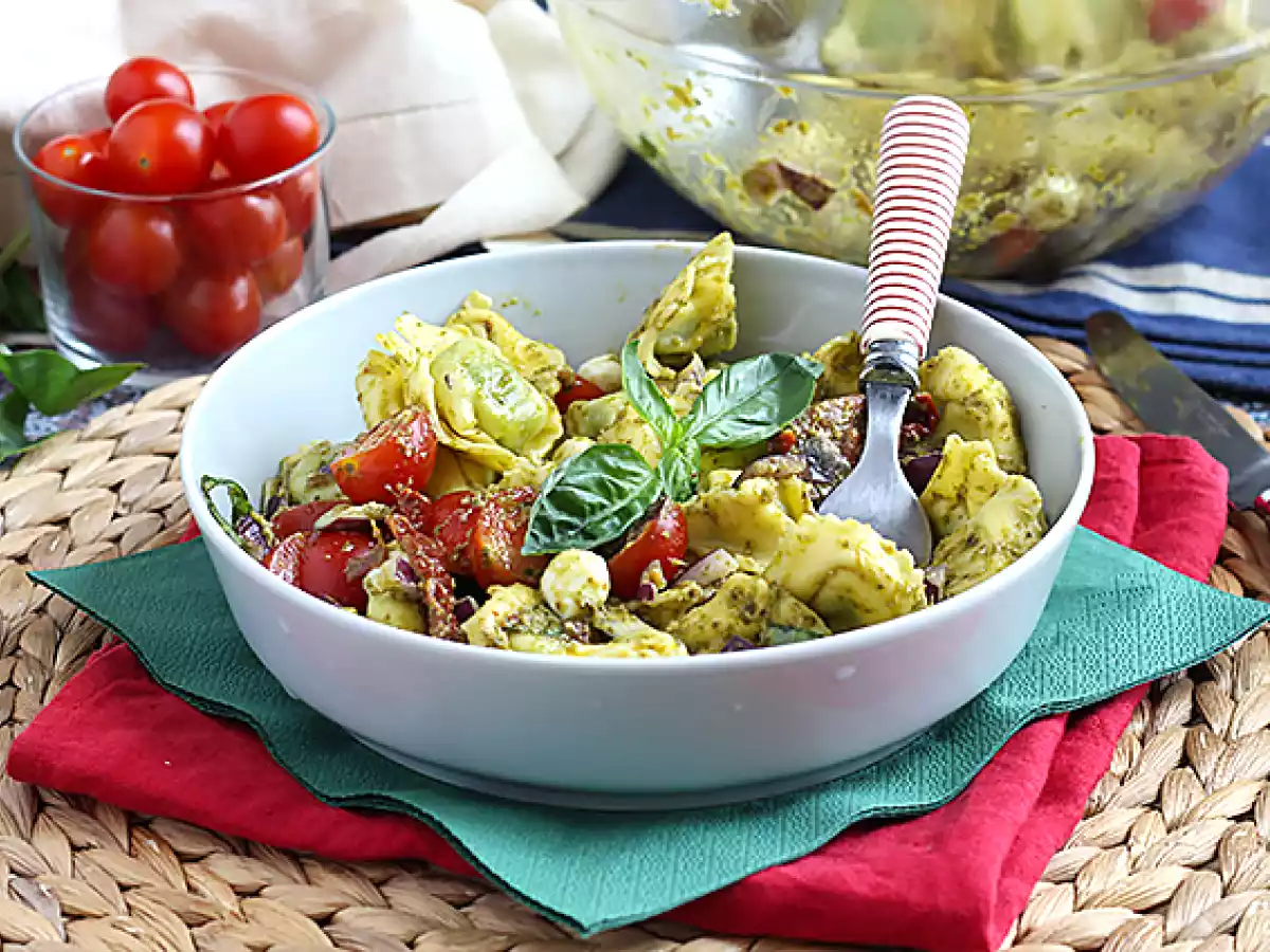 Sałatka z tortellini w pesto - zdjęcie 3