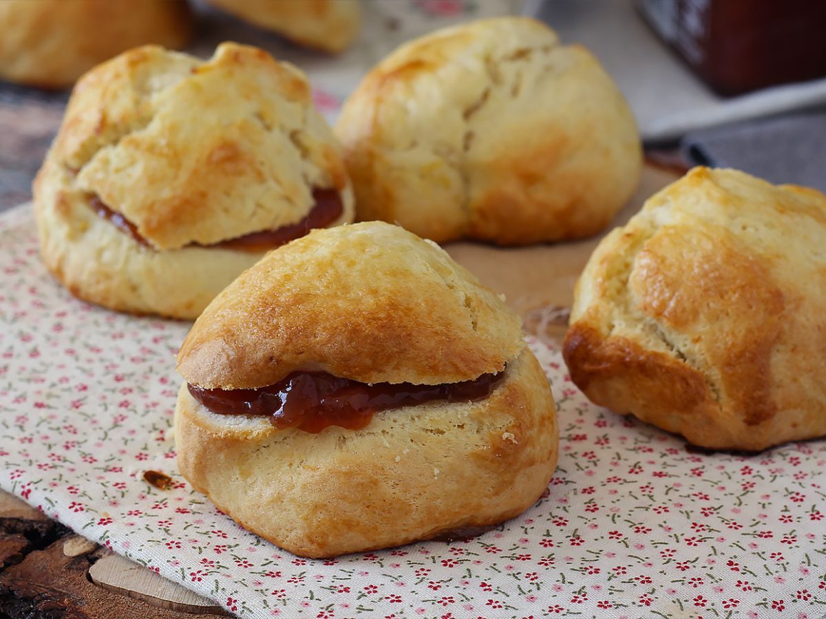 Scones z cytrynową skórką