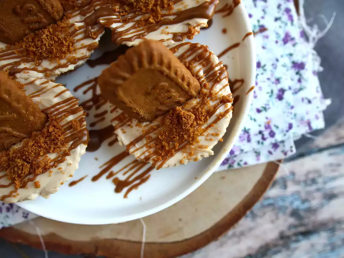 Serniczki bez pieczenia z herbatnikami speculoos - zdjęcie 4