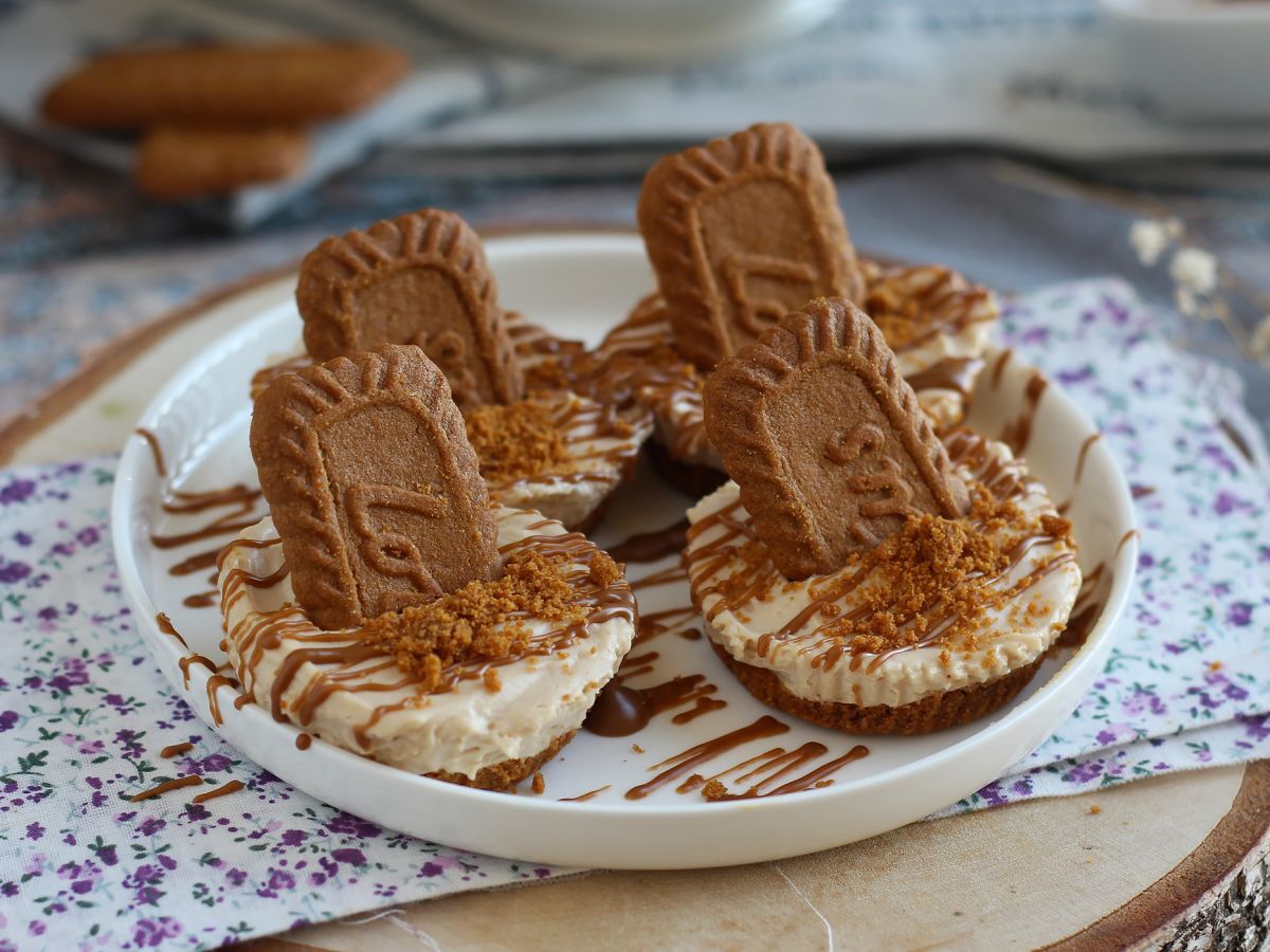 Sernik bez pieczenia z herbatnikami speculoos