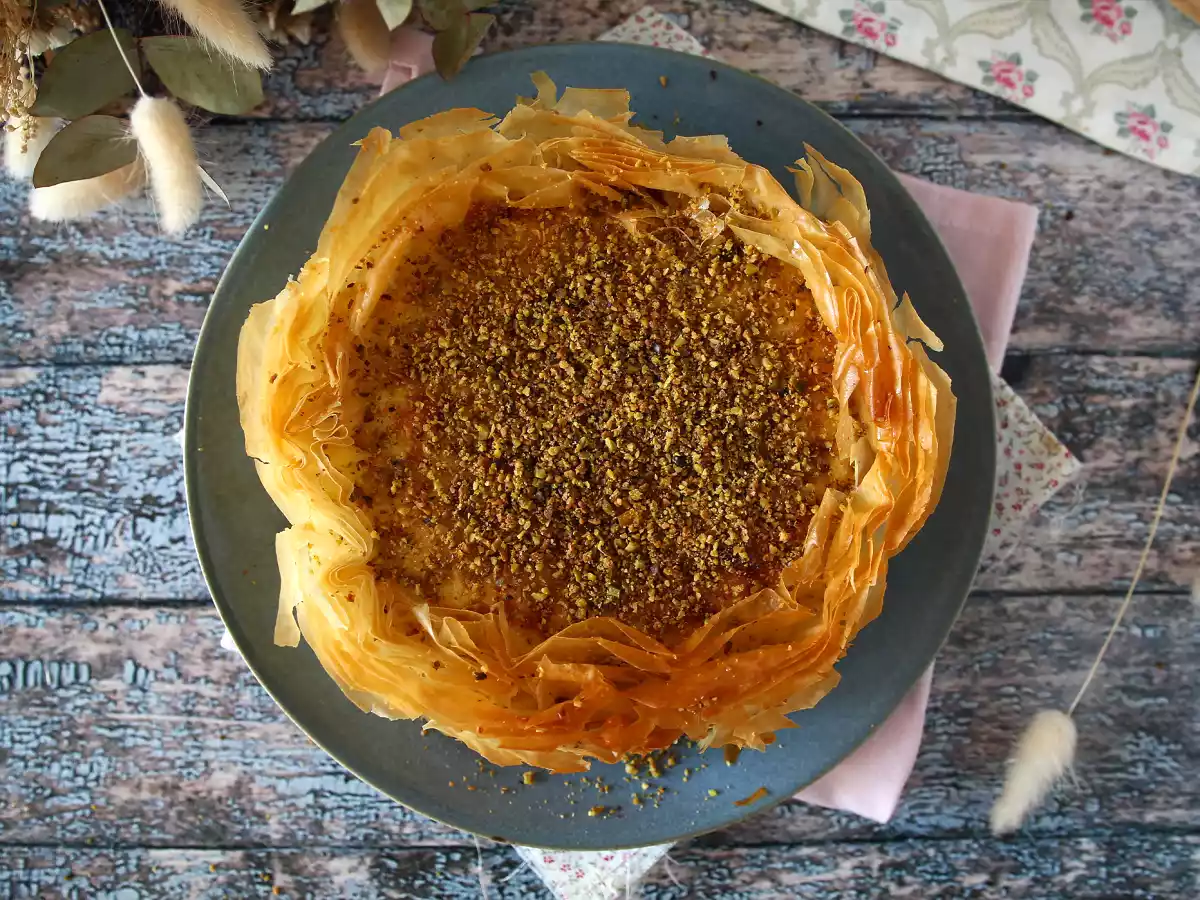 Sernik w stylu baklavy z pistacjami, chrupiący i rozpływający się w ustach - zdjęcie 6