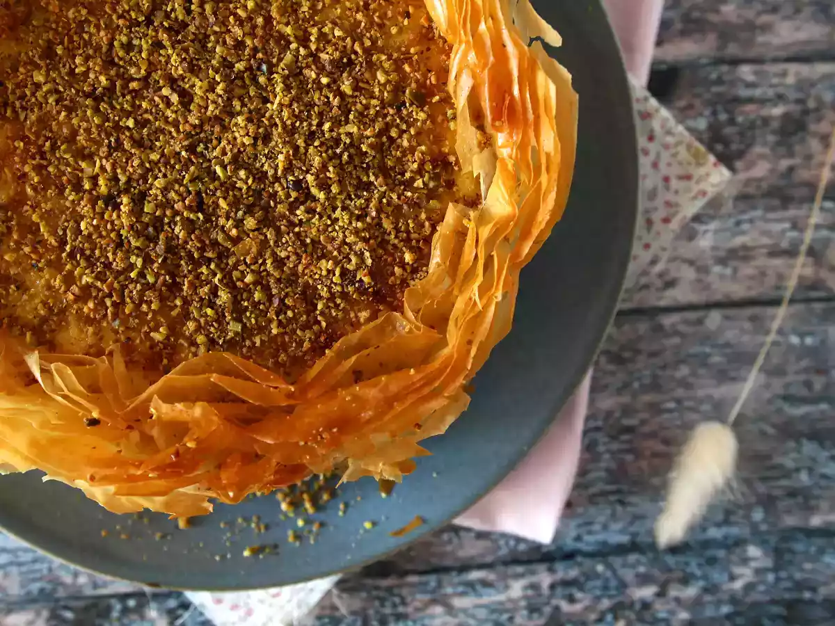 Sernik w stylu baklavy z pistacjami, chrupiący i rozpływający się w ustach - zdjęcie 7