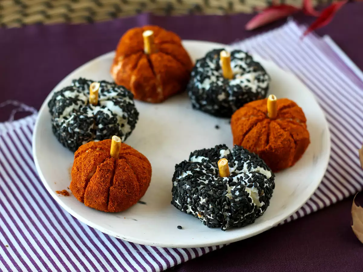 Serowa pasta na Halloween w kształcie dyni – idealna na imprezę! - zdjęcie 5