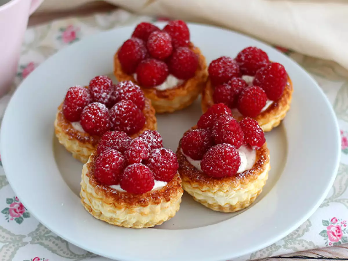 Słodkie vol-au-vent z malinami i mascarpone - zdjęcie 3