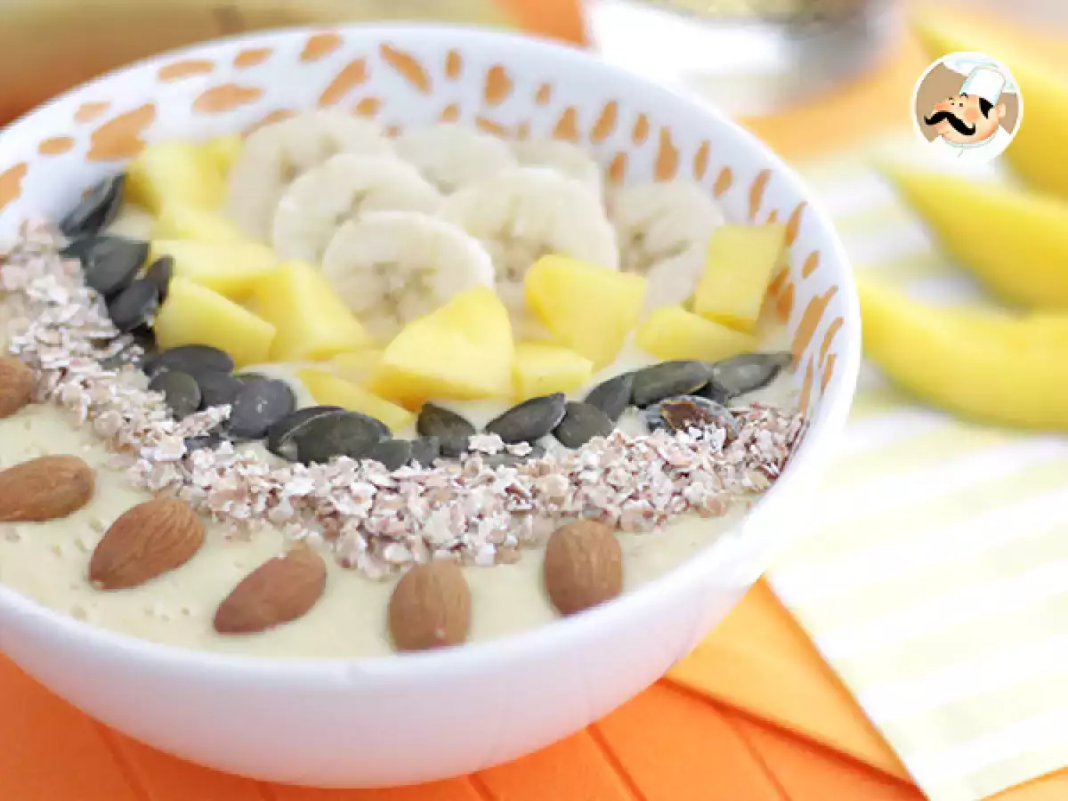 Smoothie bowl z mango i bananem