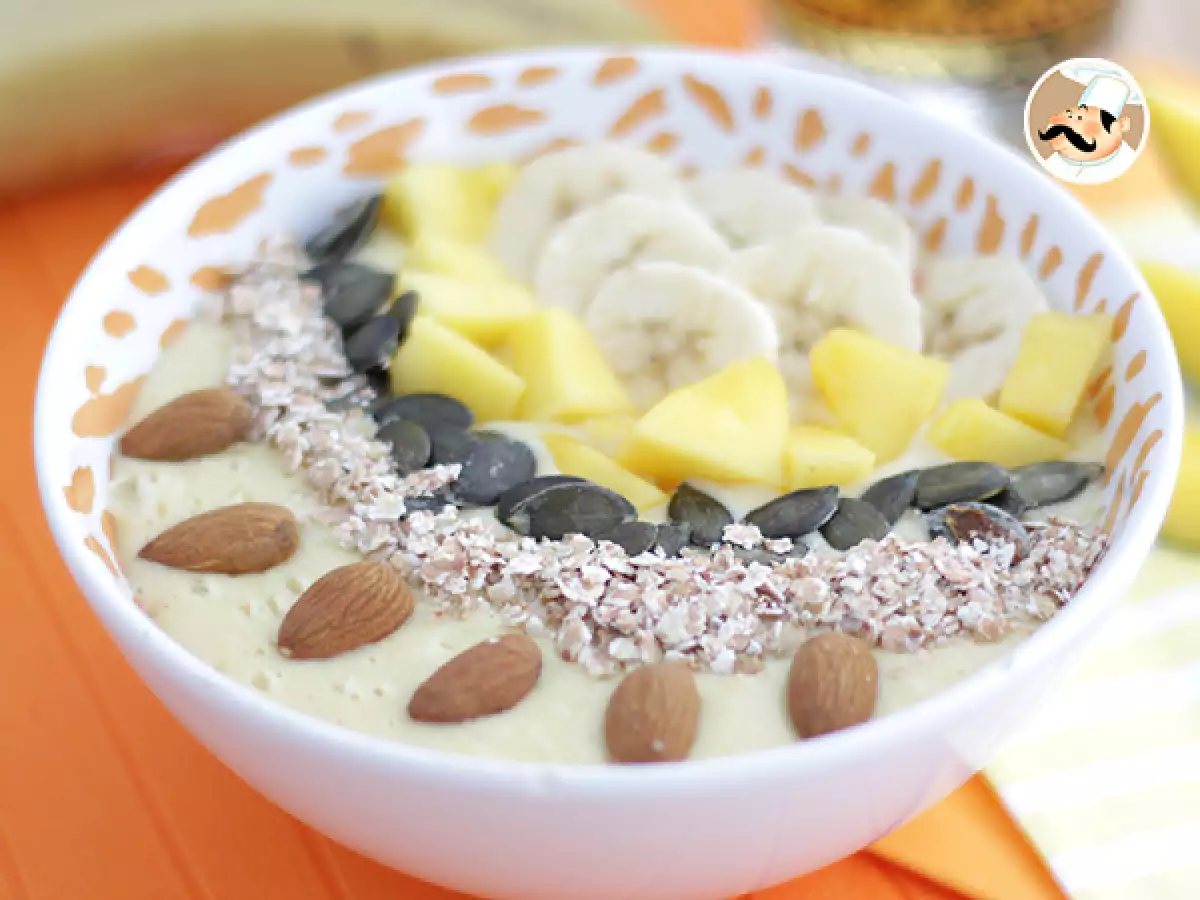 Smoothie bowl z mango i bananem - zdjęcie 3