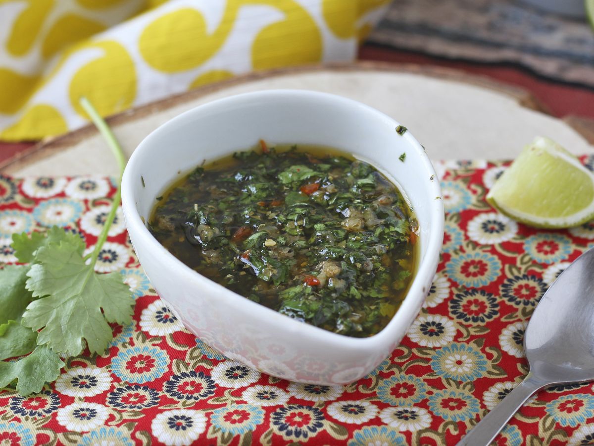 Sos chimichurri: idealny dodatek do asado i grillowania.