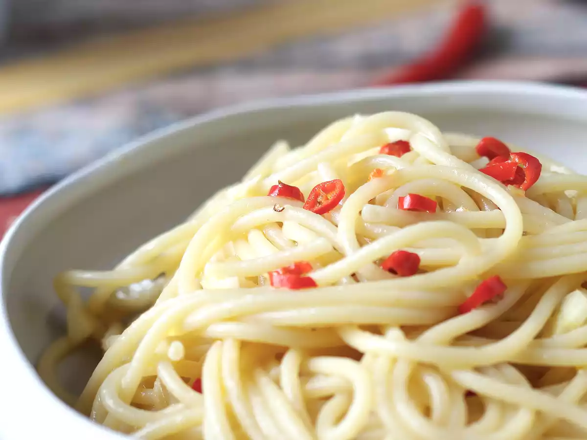 Spaghetti aglio, olio e peperoncino: włoska tradycja na ostatnią chwilę