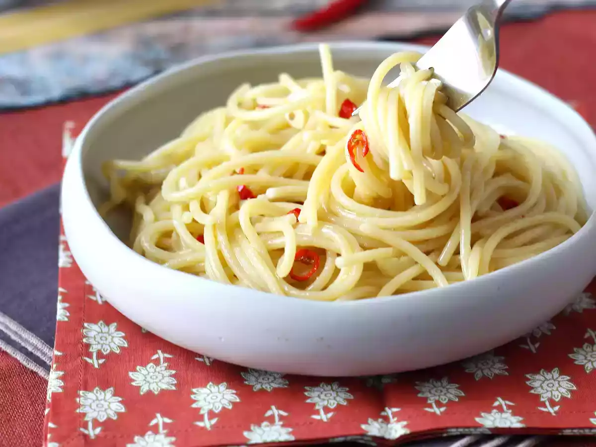 Spaghetti aglio, olio e peperoncino: włoska tradycja na ostatnią chwilę - zdjęcie 4