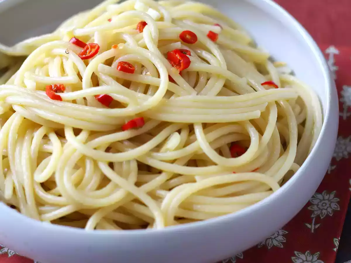 Spaghetti aglio, olio e peperoncino: włoska tradycja na ostatnią chwilę - zdjęcie 5