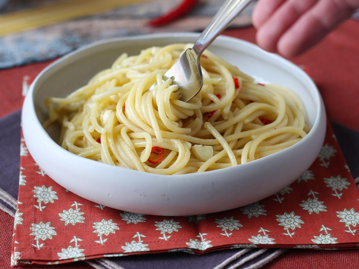 Spaghetti aglio, olio e peperoncino: włoska tradycja na ostatnią chwilę - zdjęcie 6