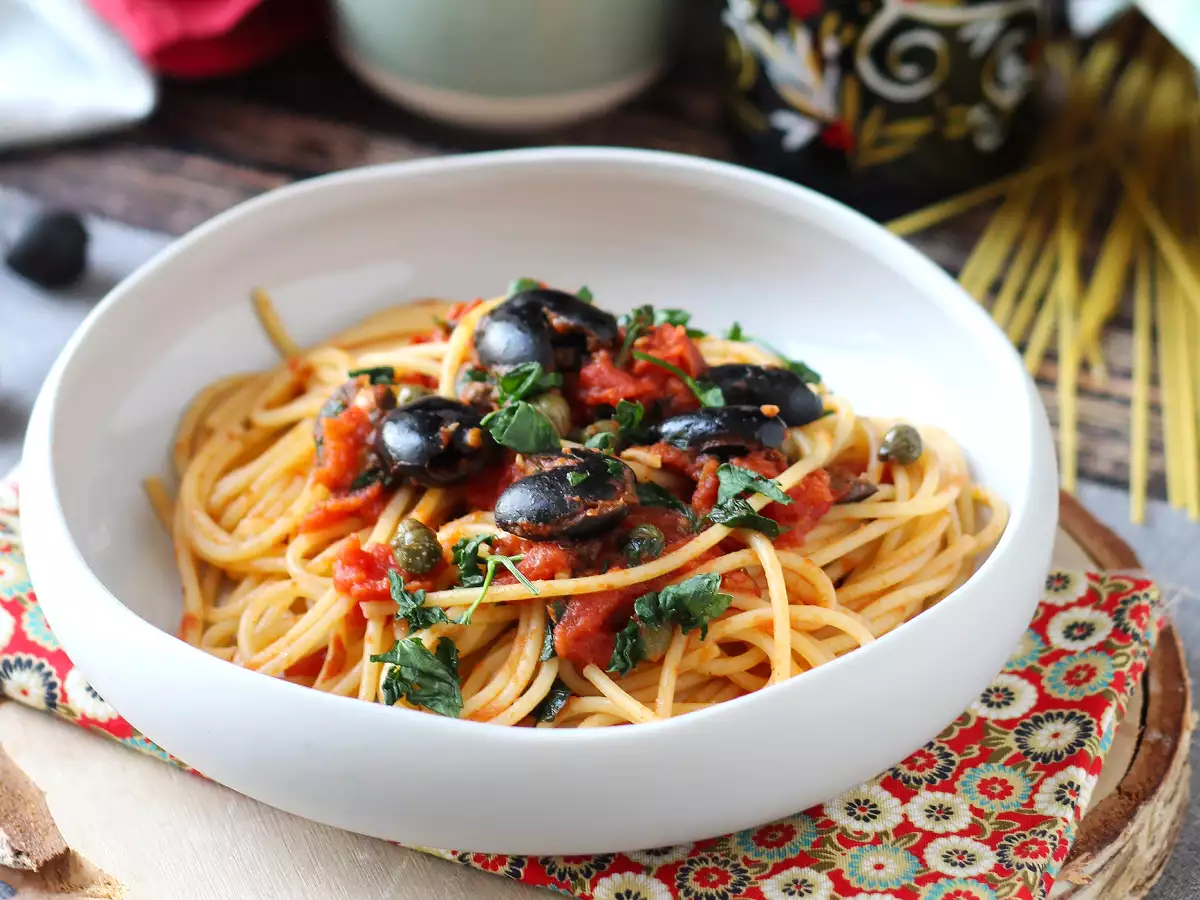 Spaghetti alla puttanesca – szybkie i smaczne danie główne - zdjęcie 3
