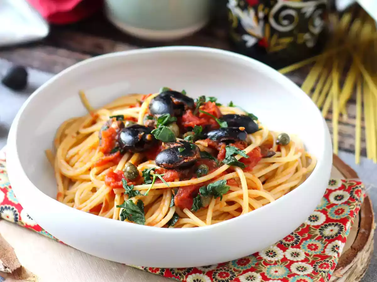 Spaghetti alla puttanesca - szybkie i smaczne pierwsze danie - zdjęcie 3