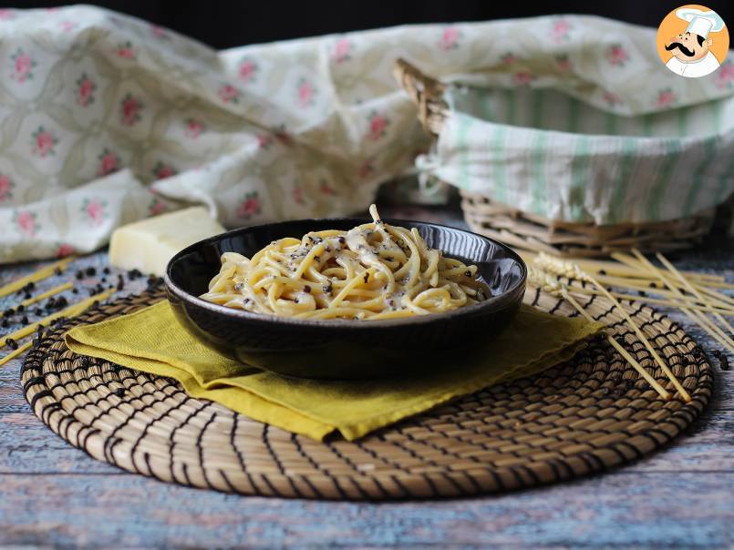 Spaghetti cacio e pepe: 3 składniki, eksplozja smaku! - zdjęcie 2