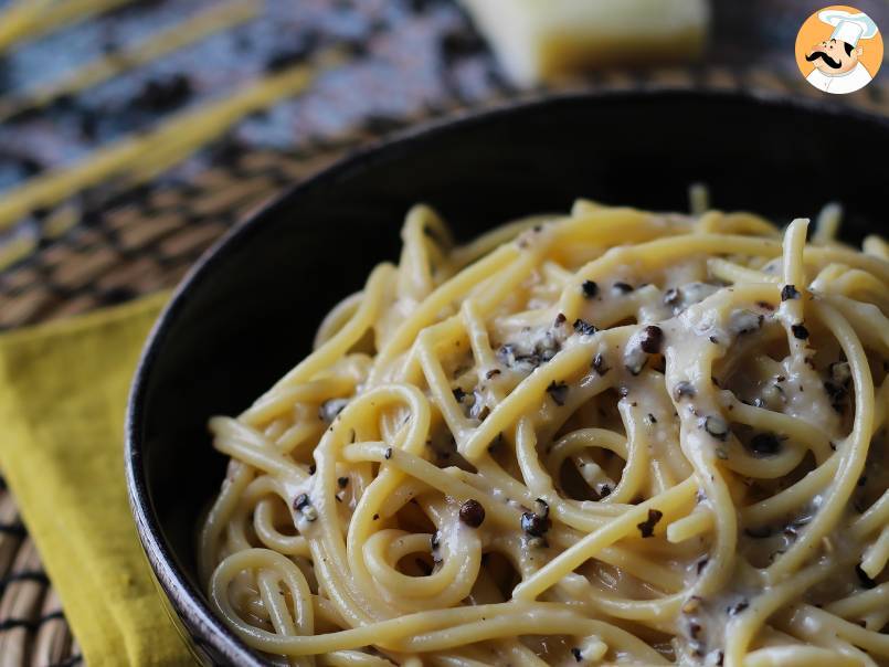 Spaghetti cacio e pepe: 3 składniki, eksplozja smaku! - zdjęcie 6