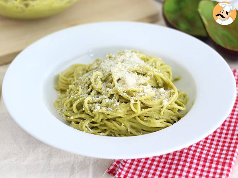 Spaghetti carbonara z awokado