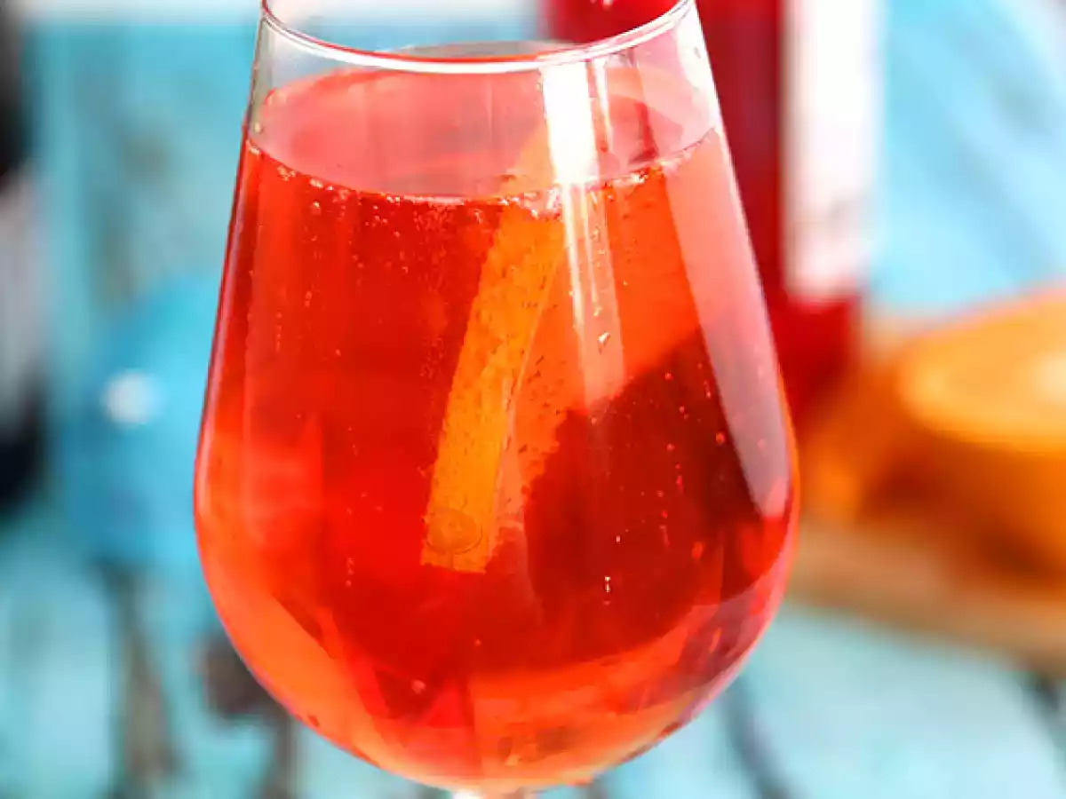 Spritz, słynny włoski koktajl z aperolem - zdjęcie 2