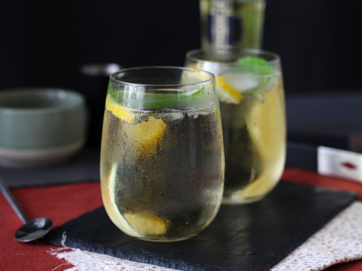 Spritz St-Germain z likierem z kwiatu czarnego bzu - orzeźwiający koktajl na lato - zdjęcie 4