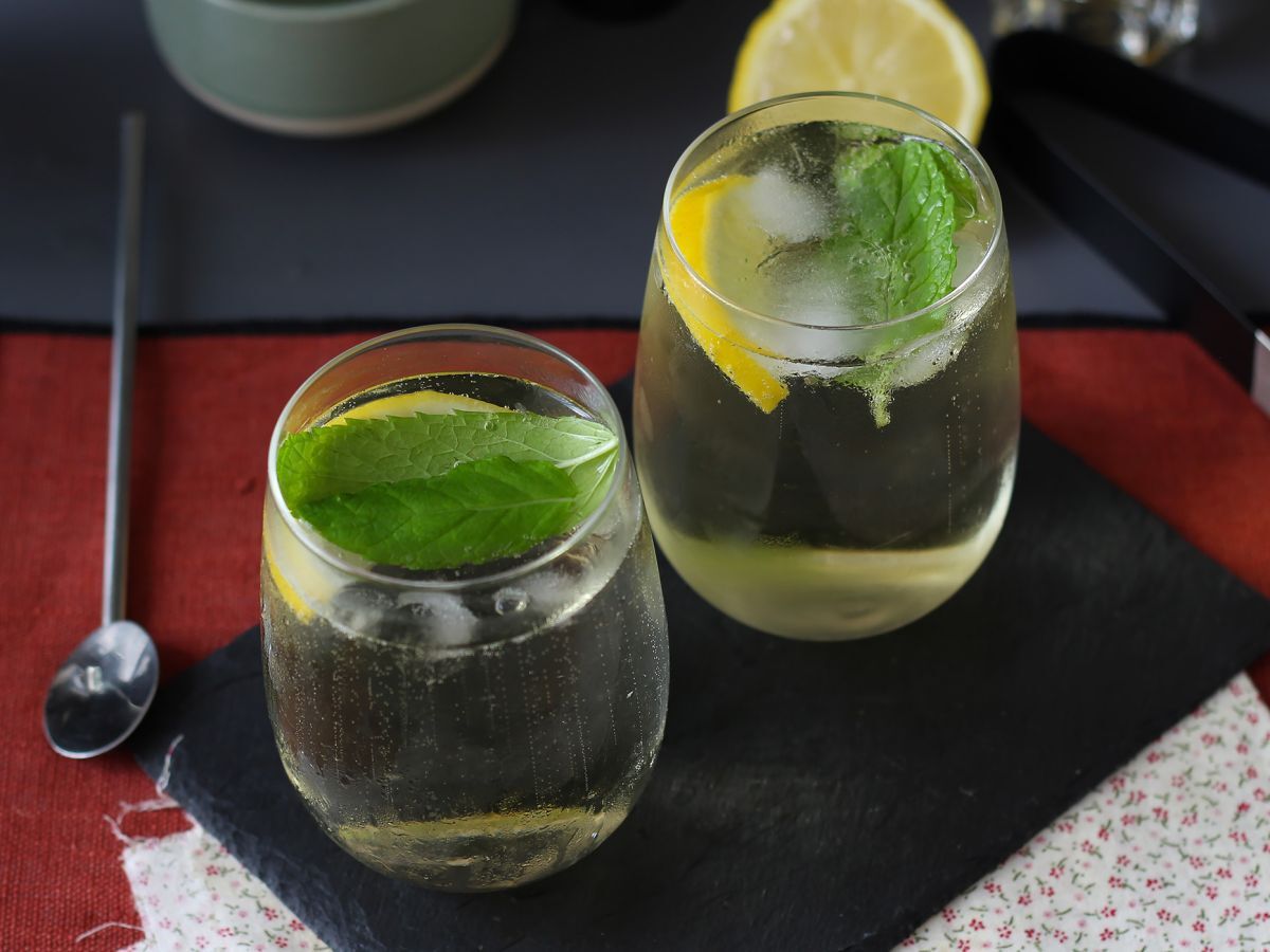 Spritz St-Germain z likierem z kwiatu czarnego bzu - orzeźwiający koktajl na lato - zdjęcie 7