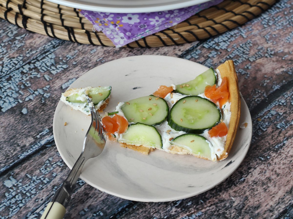 Super orzeźwiająca letnia tarta: ricotta, ogórek i wędzony łosoś - zdjęcie 2