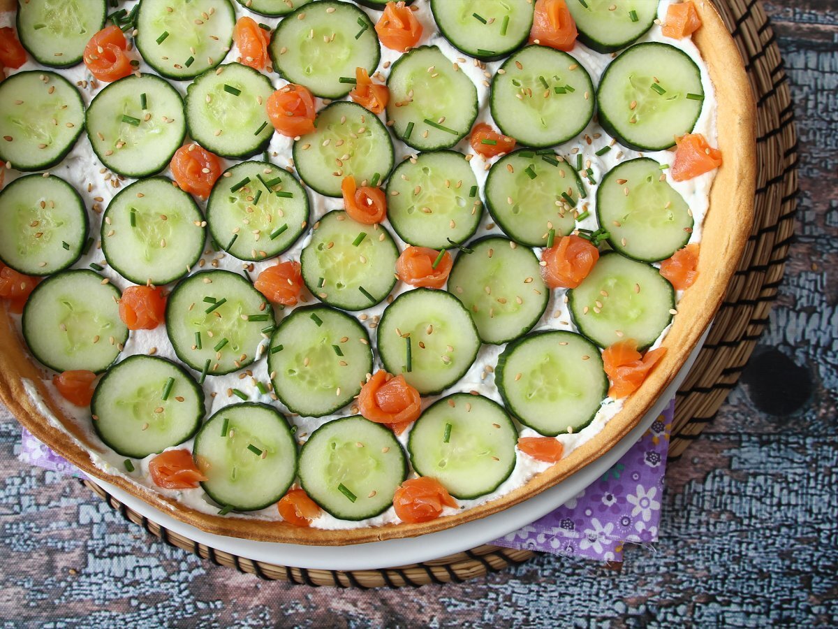 Super orzeźwiająca letnia tarta: ricotta, ogórek i wędzony łosoś - zdjęcie 3