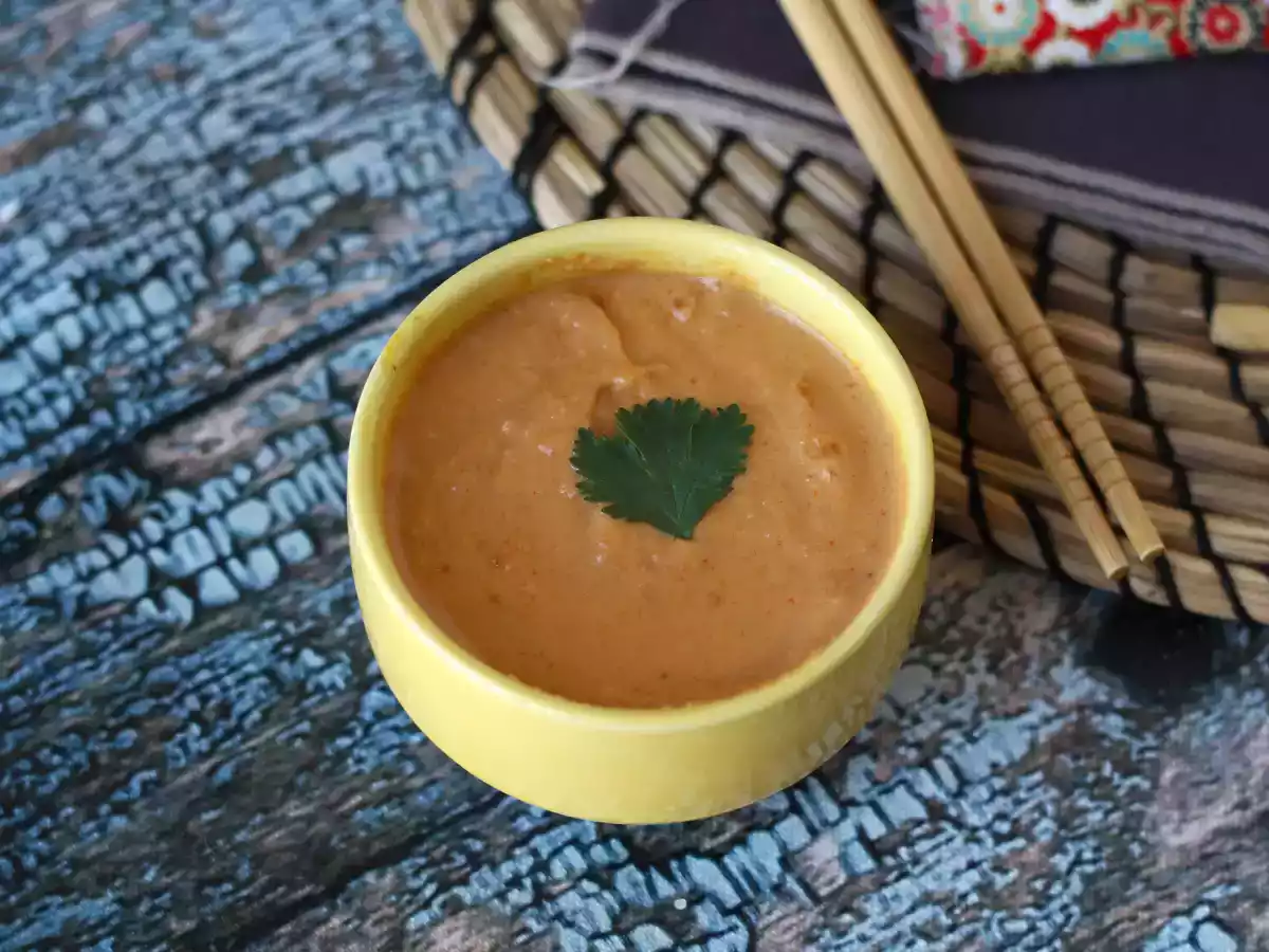 Super pocieszający sos satay z orzeszków ziemnych
