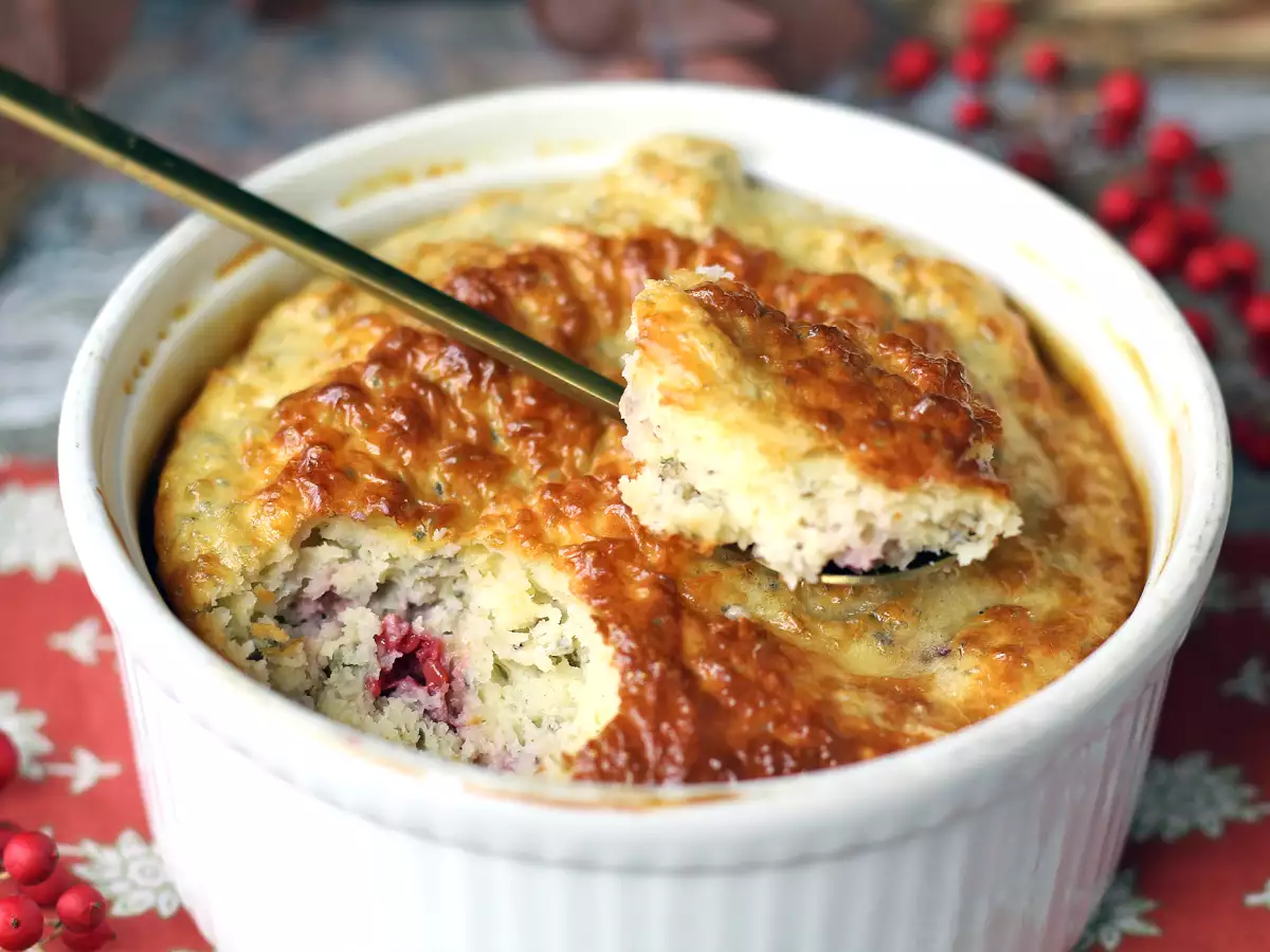 Super proste ciasto proteinowe z czerwonymi owocami