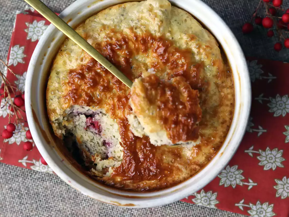 Super proste ciasto proteinowe z czerwonymi owocami - zdjęcie 3