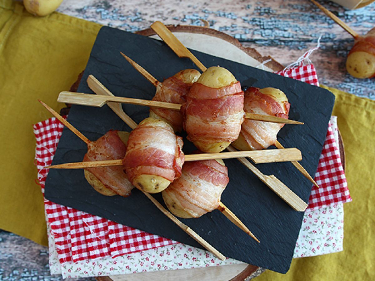 Szaszłyki aperitif z ziemniakami i wędzonym boczkiem - zdjęcie 3