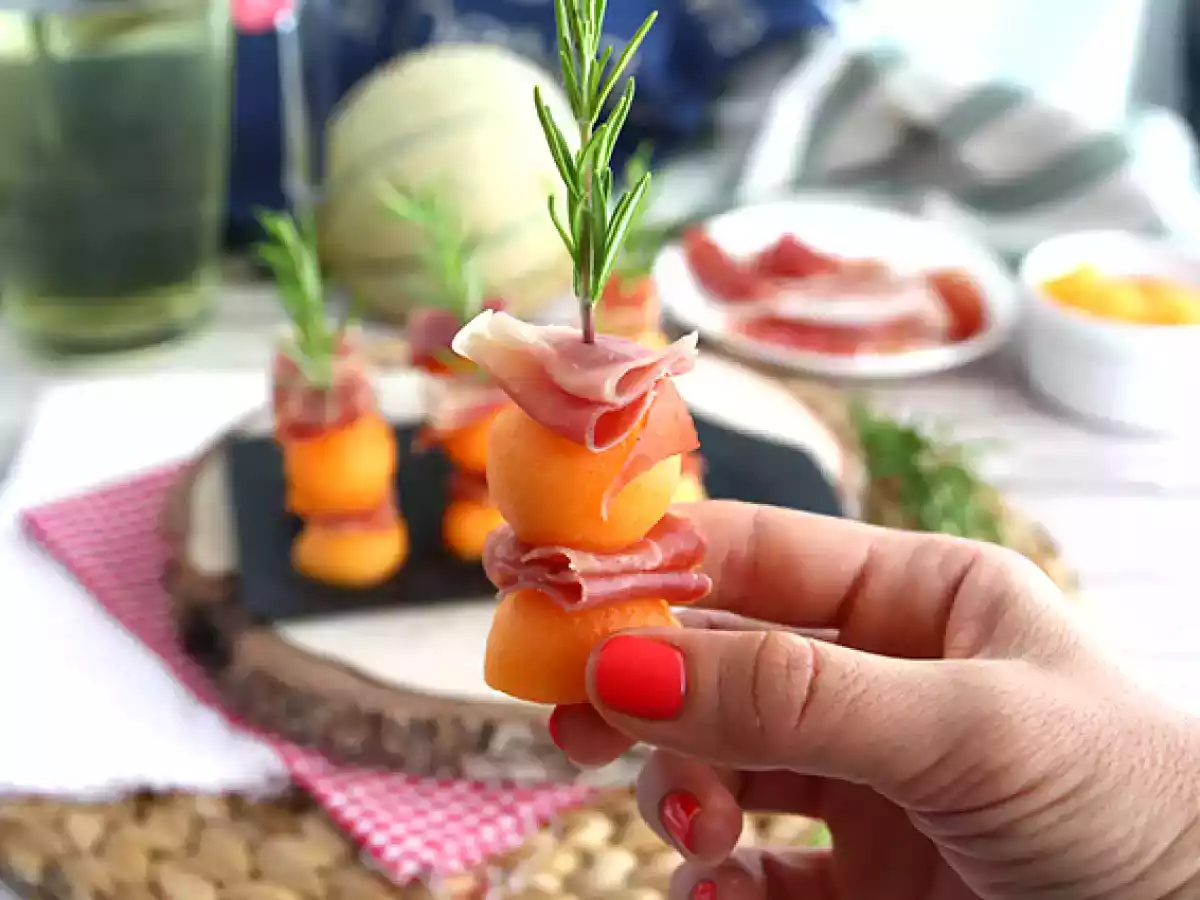 Szaszłyki z melonem, szynką i rozmarynem na aperitif - zdjęcie 3