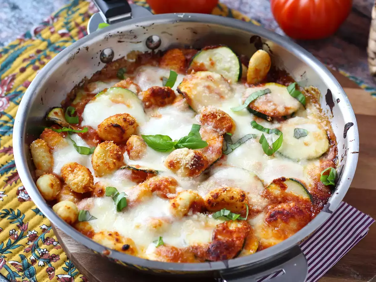 Szybki przepis na zapiekankę z gnocchi, cukinii i mozzarelli - zdjęcie 2