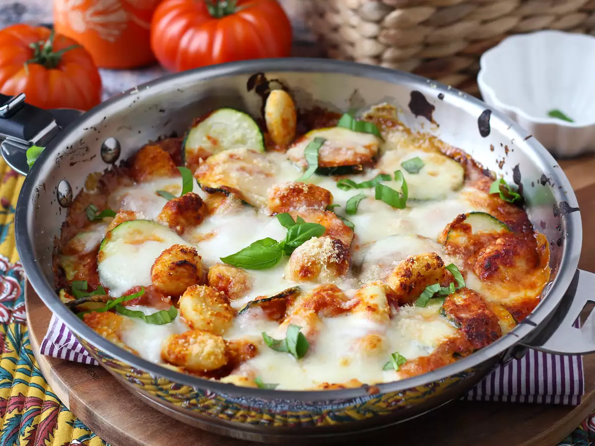 Szybki przepis na zapiekankę z gnocchi, cukinii i mozzarelli - zdjęcie 5