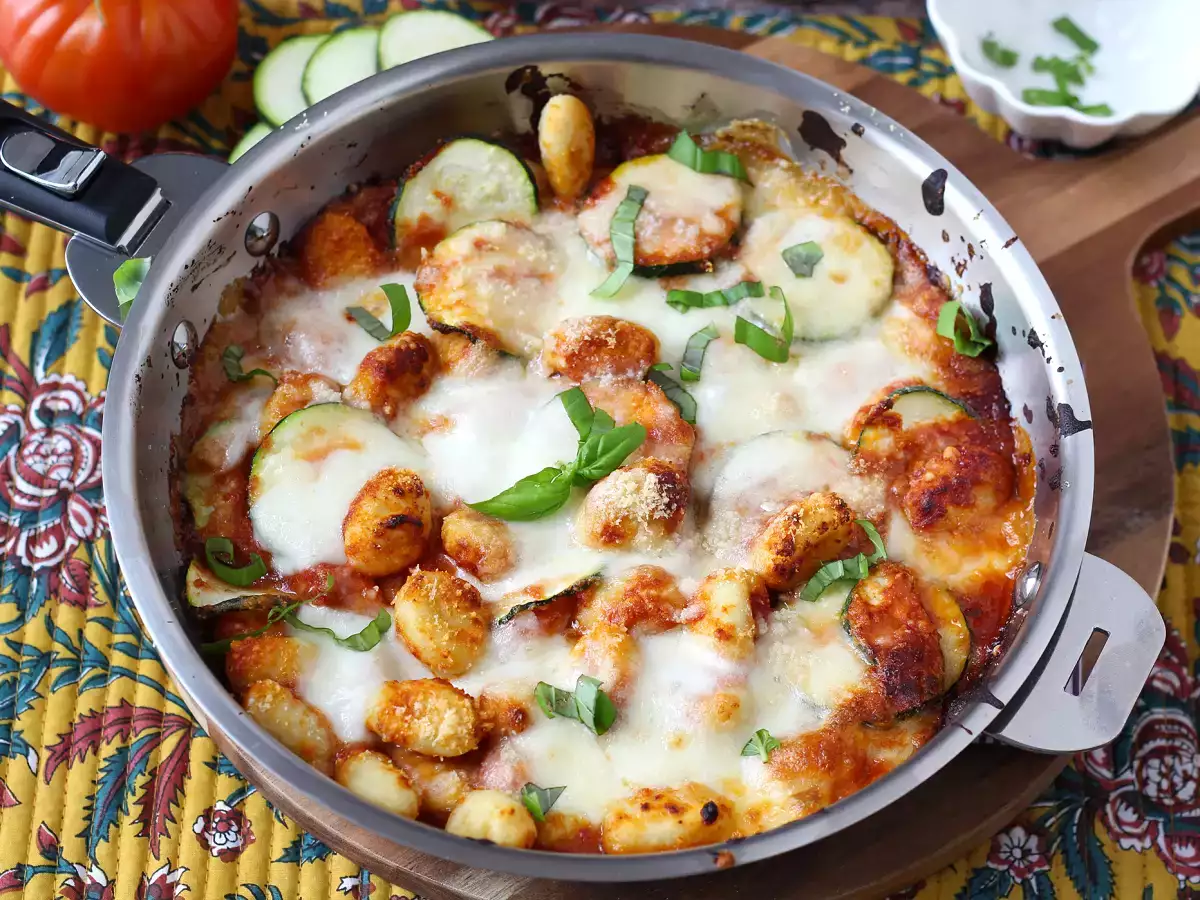 Szybki przepis na zapiekankę z gnocchi, cukinii i mozzarelli - zdjęcie 8