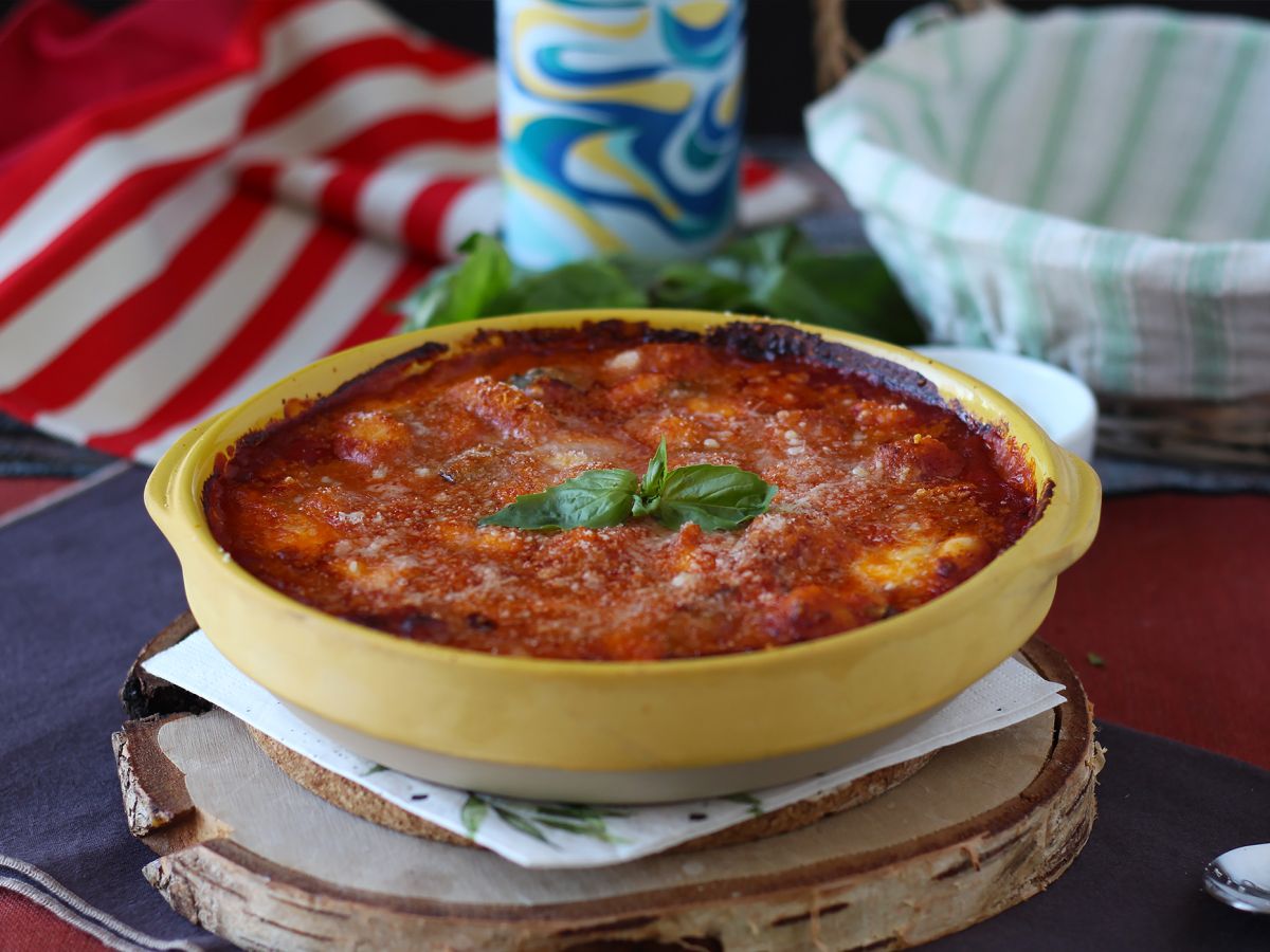 Szybkie i pocieszające zapiekanki z pomidorów i mozzarelli - gnocchi alla sorrentina w piekarniku